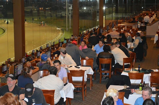 Silks Dining at Lone Star Park