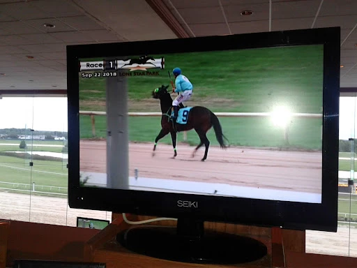 Silks Dining at Lone Star Park photo 7